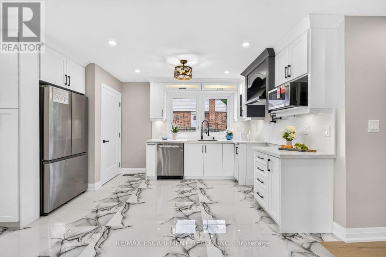 150 HOWARD AVENUE, Hamilton (Balfour), Ontario, L9A2W8