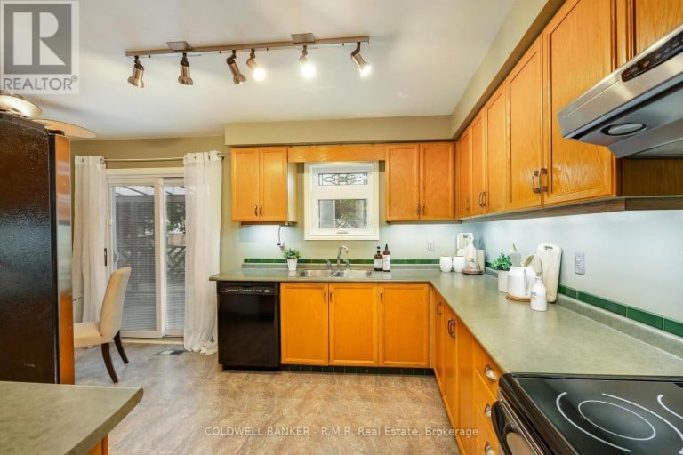 1090 THIMBLEBERRY CIRCLE, Oshawa (Eastdale), Ontario, L1K2H2