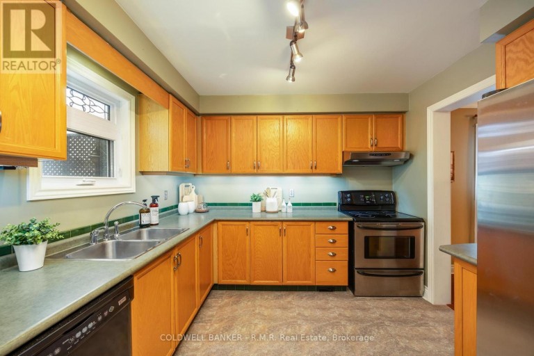 1090 THIMBLEBERRY CIRCLE, Oshawa (Eastdale), Ontario, L1K2H2