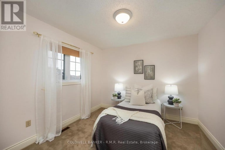 1090 THIMBLEBERRY CIRCLE, Oshawa (Eastdale), Ontario, L1K2H2