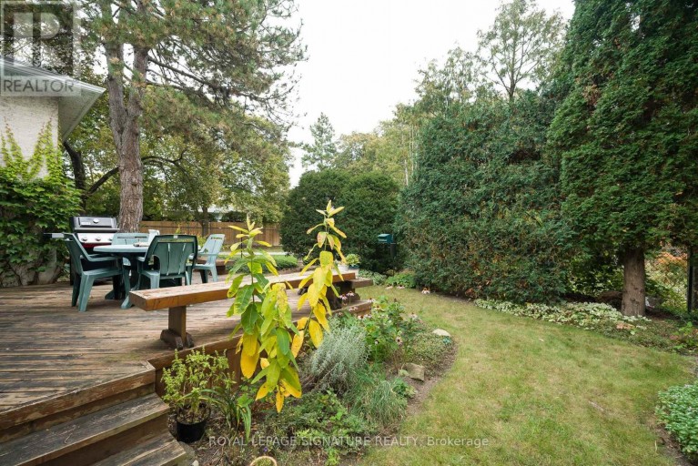 11 BELLBURY CRESCENT, Toronto (Don Valley Village), Ontario, M2J2J6