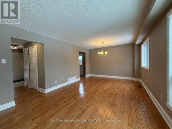 39 APRIL GARDENS Aurora (Aurora Heights) Ontario photo 11