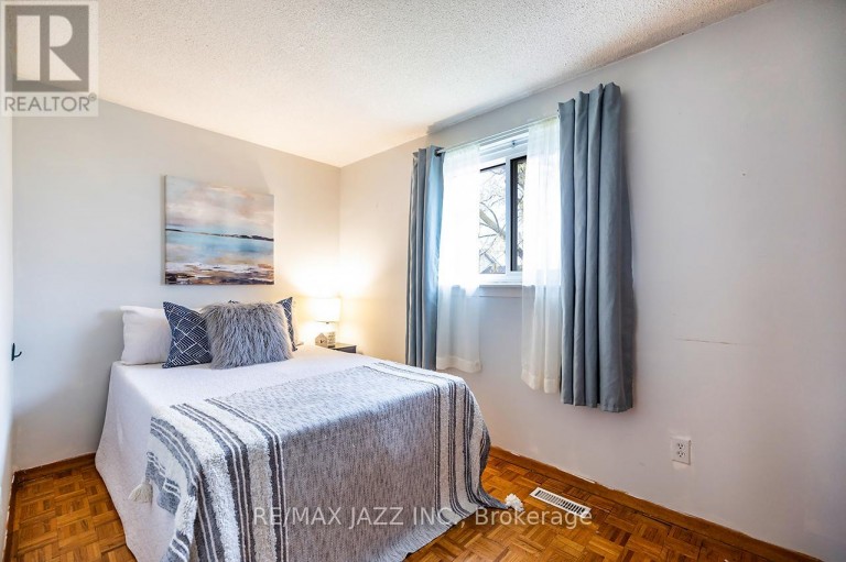 1347 MARY STREET N, Oshawa (Samac), Ontario, L1G6T2