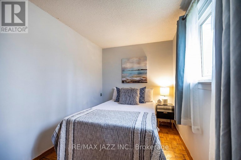 1347 MARY STREET N, Oshawa (Samac), Ontario, L1G6T2