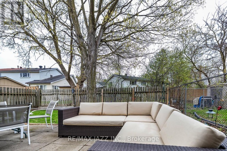 1347 MARY STREET N, Oshawa (Samac), Ontario, L1G6T2