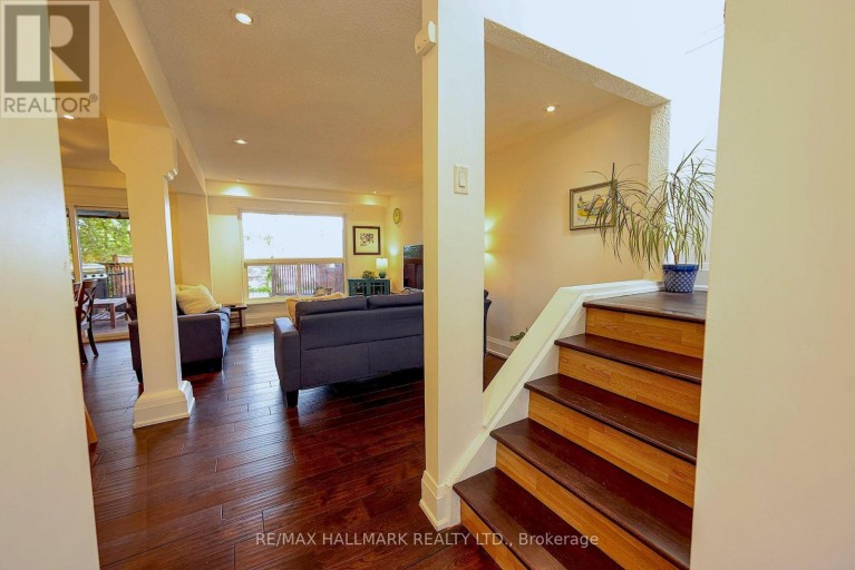 781 PAM CRESCENT, Newmarket (Huron Heights-Leslie Valley), Ontario, L3Y5B7