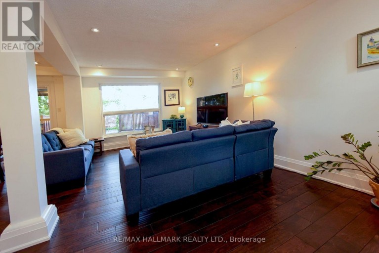 781 PAM CRESCENT, Newmarket (Huron Heights-Leslie Valley), Ontario, L3Y5B7
