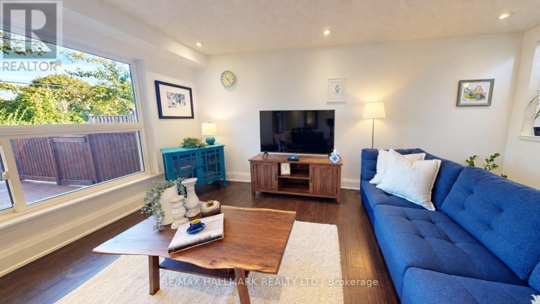 781 PAM CRESCENT, Newmarket (Huron Heights-Leslie Valley), Ontario, L3Y5B7