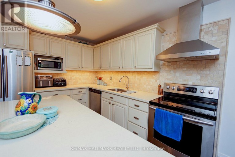 781 PAM CRESCENT, Newmarket (Huron Heights-Leslie Valley), Ontario, L3Y5B7