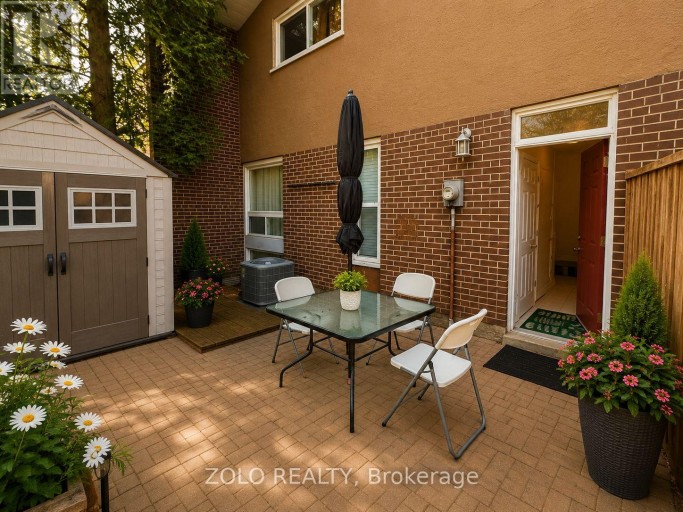 16 - 3250 THE CREDIT WOODLANDS, Mississauga (Erindale), Ontario, L5C2J6