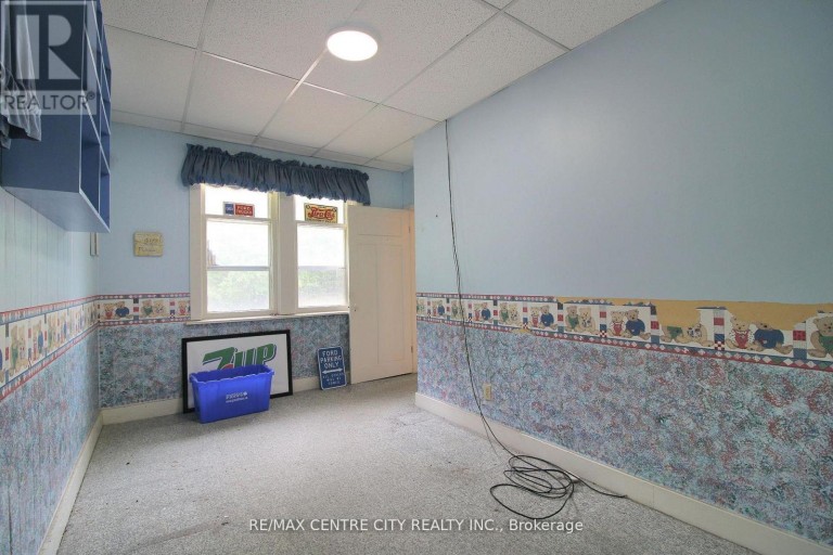 12 CHESTER STREET, St. Thomas, Ontario, N5R1T8
