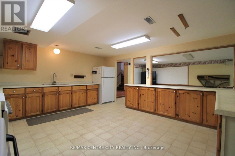 12 CHESTER STREET, St. Thomas, Ontario, N5R1T8