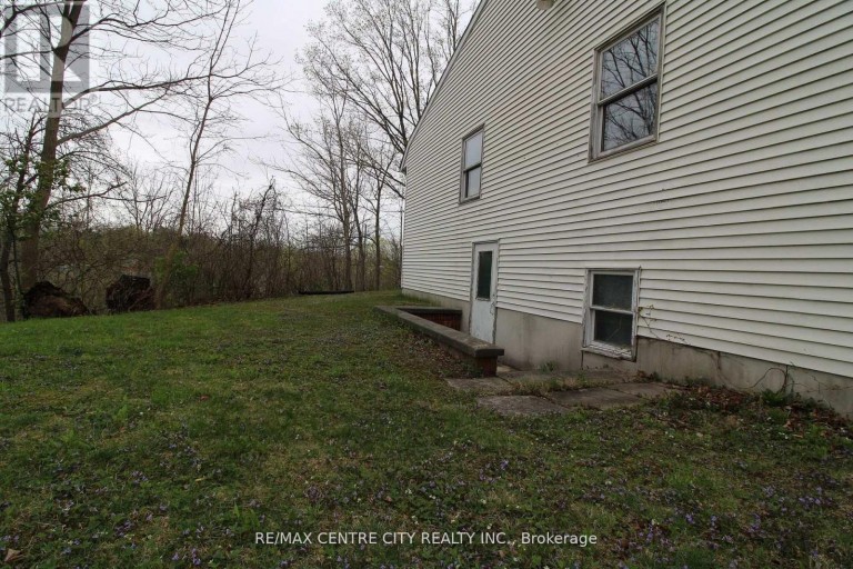 12 CHESTER STREET, St. Thomas, Ontario, N5R1T8
