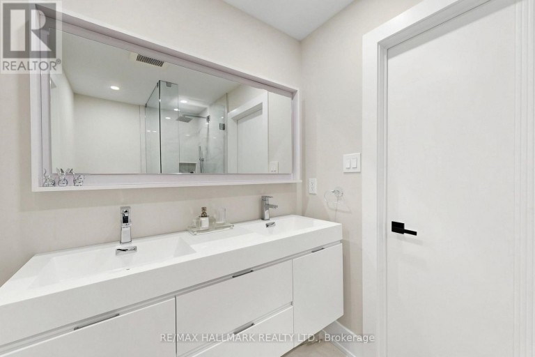 63 WILLETT CRESCENT, Richmond Hill (Mill Pond), Ontario, L4C7W2
