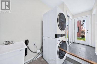 55 DELANO WAY Newmarket (Woodland Hill) Ontario photo 32