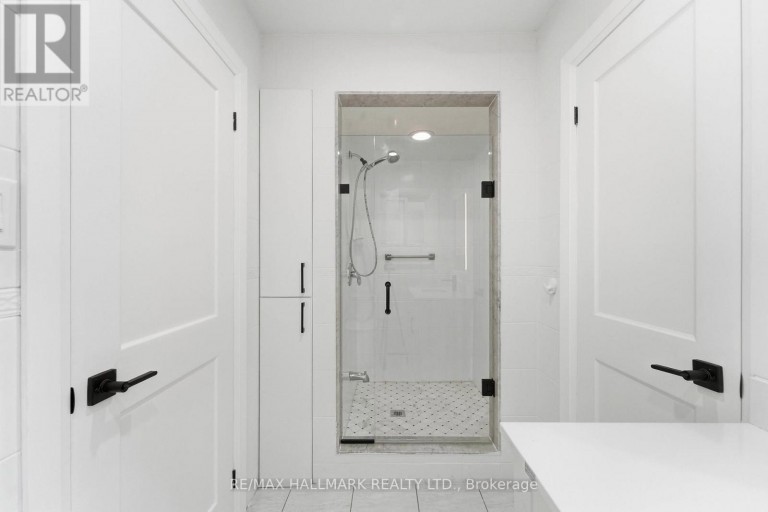 44 OLYMPIA GATE, Vaughan (East Woodbridge), Ontario, L4L5K3