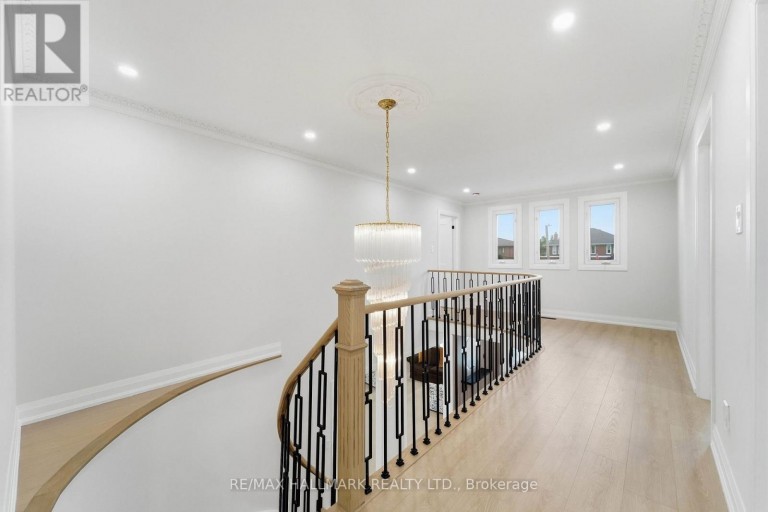 44 OLYMPIA GATE, Vaughan (East Woodbridge), Ontario, L4L5K3