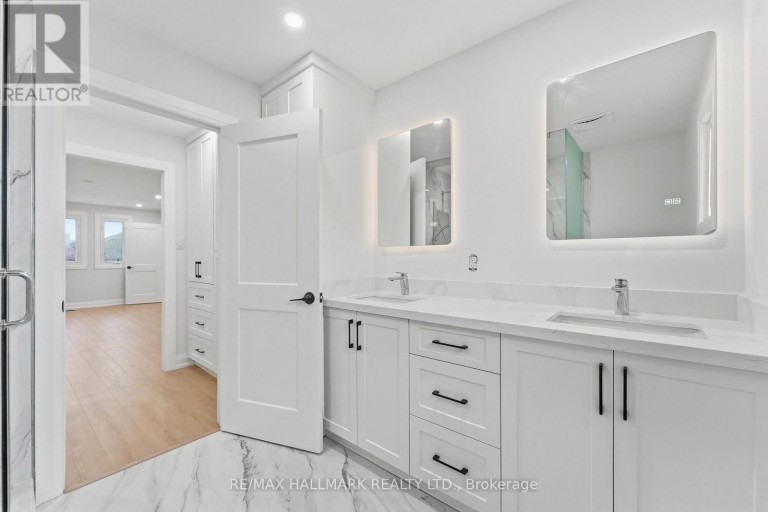 44 OLYMPIA GATE, Vaughan (East Woodbridge), Ontario, L4L5K3