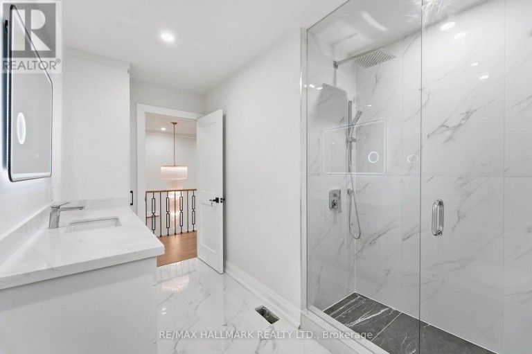 44 OLYMPIA GATE, Vaughan (East Woodbridge), Ontario, L4L5K3