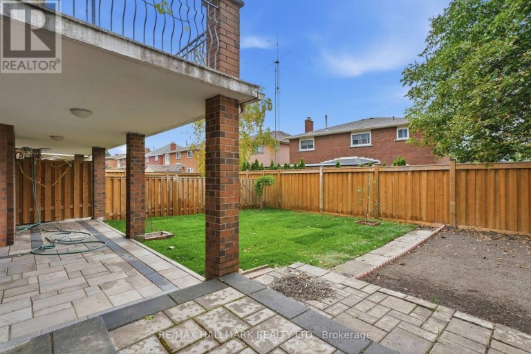 44 OLYMPIA GATE, Vaughan (East Woodbridge), Ontario, L4L5K3