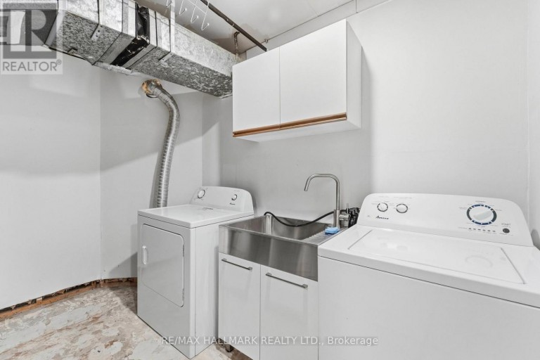 44 OLYMPIA GATE, Vaughan (East Woodbridge), Ontario, L4L5K3