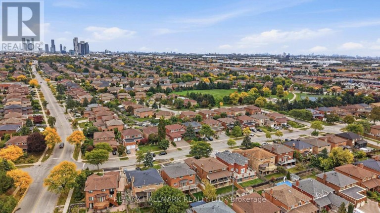 44 OLYMPIA GATE, Vaughan (East Woodbridge), Ontario, L4L5K3