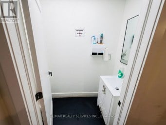 201 DUNDAS STREET E Toronto (Moss Park) Ontario photo 14