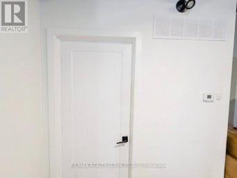 201 DUNDAS STREET E Toronto (Moss Park) Ontario photo 15