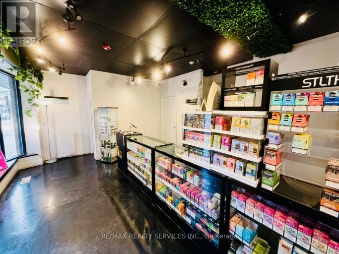 201 DUNDAS STREET E, Toronto (Moss Park), Ontario, M5A1Z4