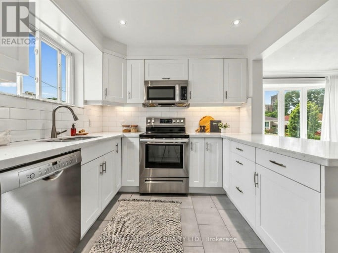 16 AVIS CRESCENT, Toronto (O'Connor-Parkview), Ontario, M4B1B7