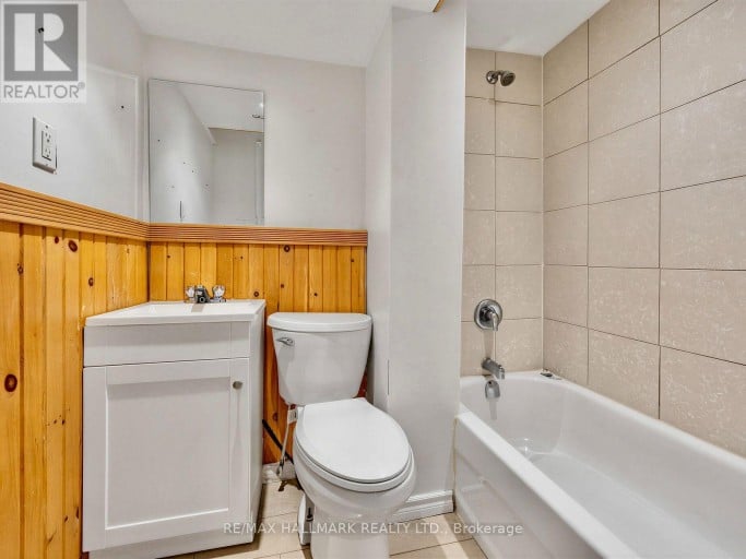 16 AVIS CRESCENT, Toronto (O'Connor-Parkview), Ontario, M4B1B7