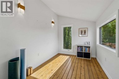 1820 4 Street NE Calgary Alberta photo 37