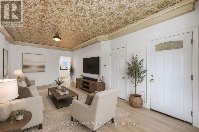 1062 CANNON STREET E, Hamilton (Hill Park), Ontario, L8L2H8