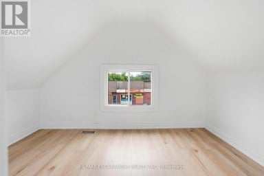 1062 CANNON STREET E Hamilton (Hill Park) Ontario photo 15