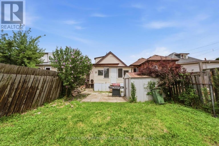 1062 CANNON STREET E, Hamilton (Hill Park), Ontario, L8L2H8