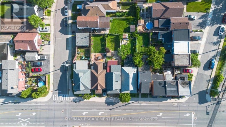 1062 CANNON STREET E, Hamilton (Hill Park), Ontario, L8L2H8