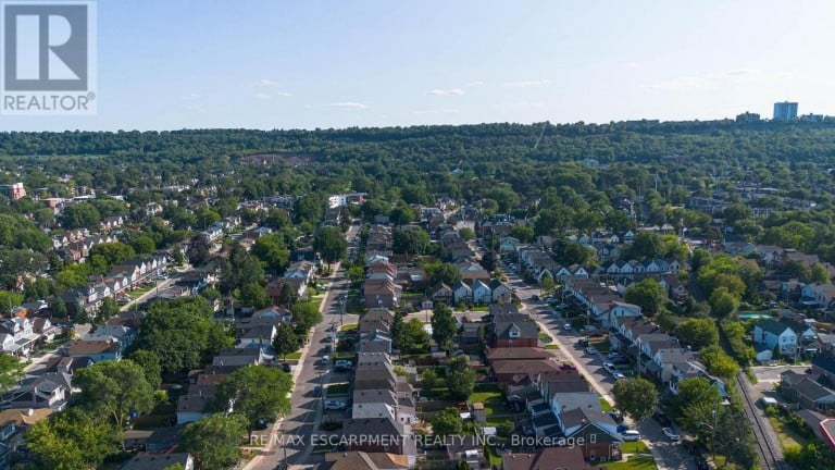 1062 CANNON STREET E, Hamilton (Hill Park), Ontario, L8L2H8