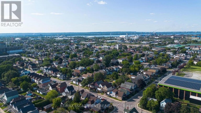 1062 CANNON STREET E, Hamilton (Hill Park), Ontario, L8L2H8