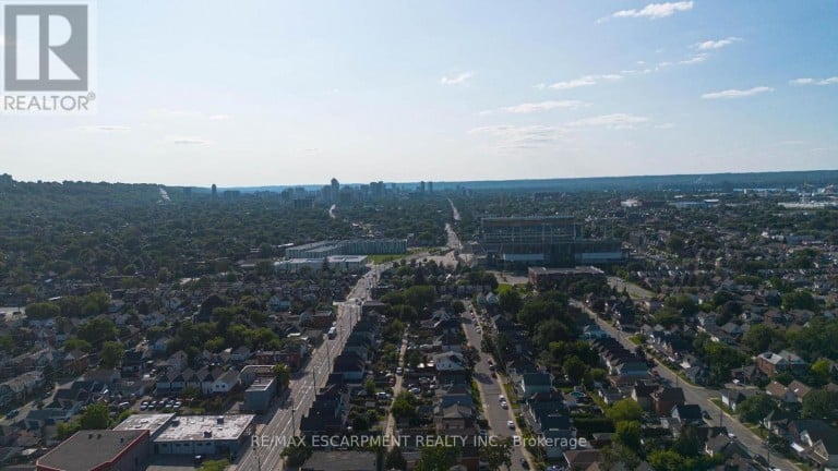 1062 CANNON STREET E, Hamilton (Hill Park), Ontario, L8L2H8