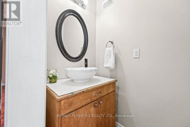 459 SOMERSET STREET Pembroke Ontario photo 16