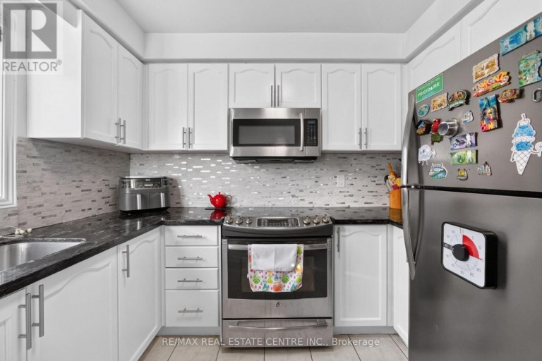 8 FLATLANDS WAY, Brampton (Sandringham-Wellington), Ontario, L6R2B5