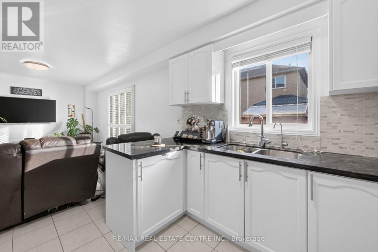 8 FLATLANDS WAY, Brampton (Sandringham-Wellington), Ontario, L6R2B5
