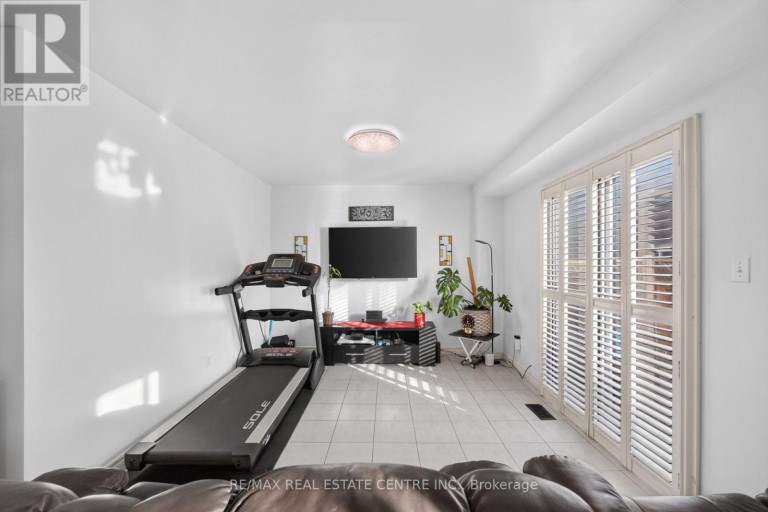8 FLATLANDS WAY, Brampton (Sandringham-Wellington), Ontario, L6R2B5