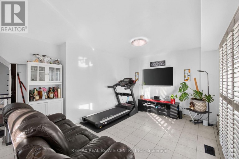 8 FLATLANDS WAY, Brampton (Sandringham-Wellington), Ontario, L6R2B5