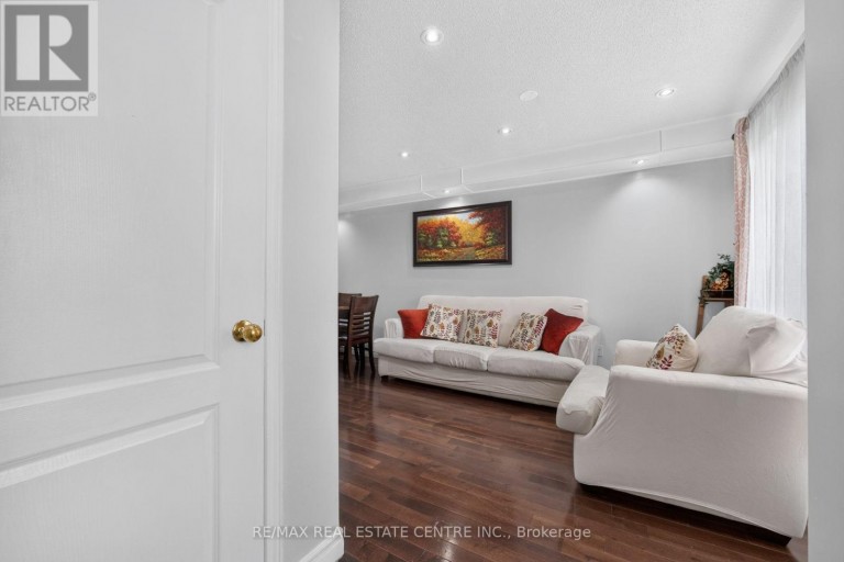 8 FLATLANDS WAY, Brampton (Sandringham-Wellington), Ontario, L6R2B5