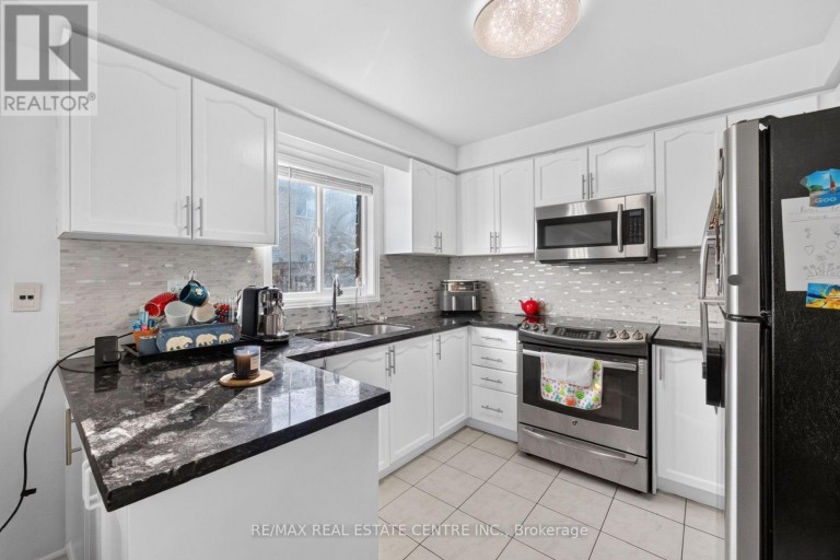 8 FLATLANDS WAY, Brampton (Sandringham-Wellington), Ontario, L6R2B5