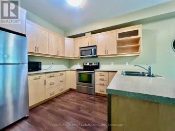 45 - 112 NORTH CENTRE ROAD London North (North B) Ontario photo 3