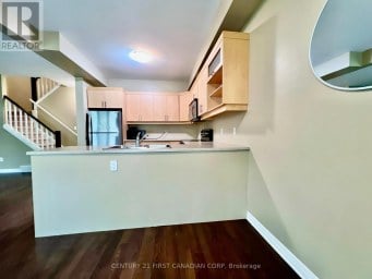 45 - 112 NORTH CENTRE ROAD London North (North B) Ontario photo 4