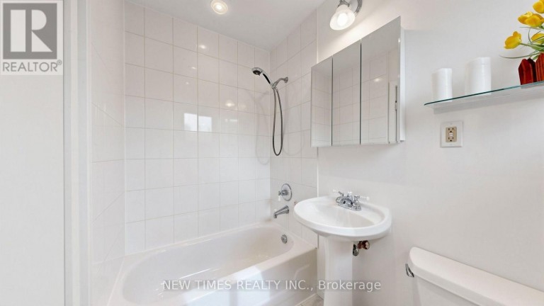 4 ASHSTEAD PLACE, Toronto (Don Valley Village), Ontario, M2J3K1