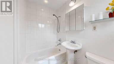 4 ASHSTEAD PLACE Toronto (Don Valley Village) Ontario photo 23